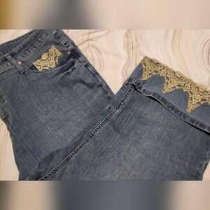 Faded Glory Blue Cropped Jeans with Cream Lace Trim